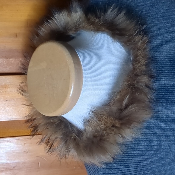 Real FUR collared long sleeve acrylic knit drop shoulder long sweater. - Picture 2 of 8